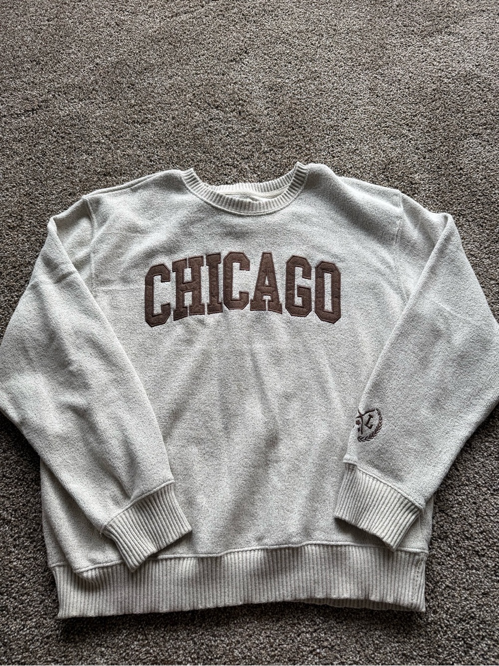 Chicago Pullover Sweatshirt in Light Gray